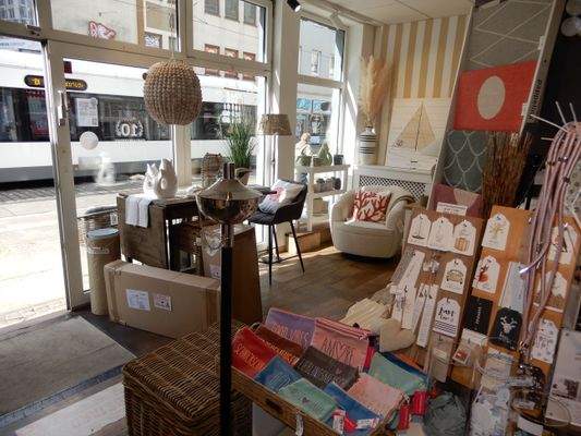 Verkausraum - Fensterfront