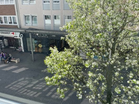 Hohe Kundenfrequenz - Blick in die Krahnstr.