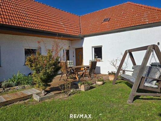 Terrasse beim Eingang