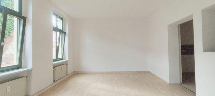 Leeres Wohnzimmer mit Fenster