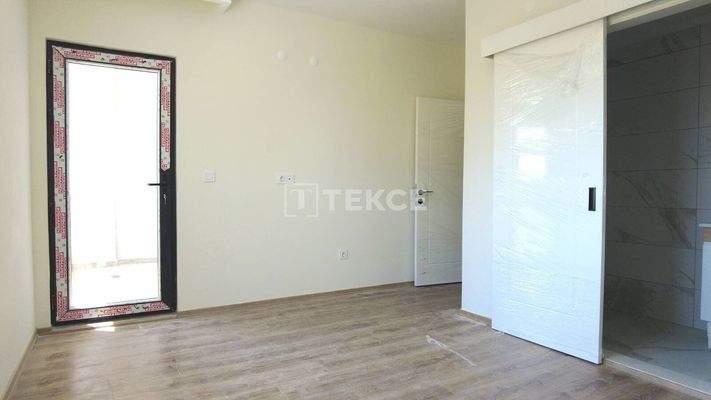 Ready-to-Move-In Apartments in a Complex with a Pool in Nilüfer