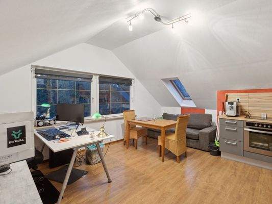 mit Büro und Küche