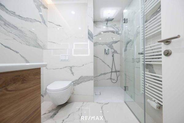 Bad 2 mit Dusche und WC