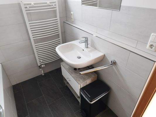 DG - Bad mit Wanne .jpg