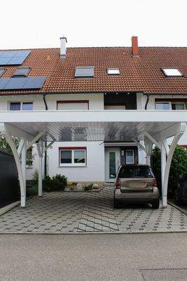 Carport und Hauseingang