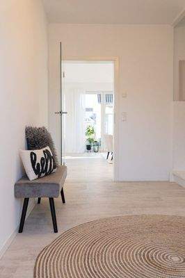 Flur mit Glasschiebetür