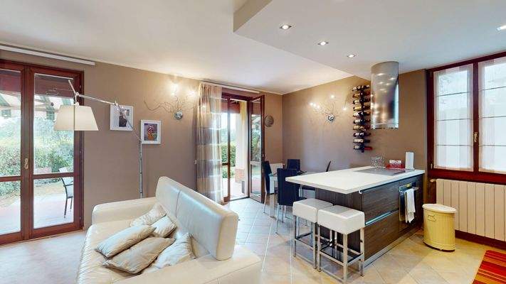 NA-072-9-Appartamento-arredato-con-corte-esclusiva