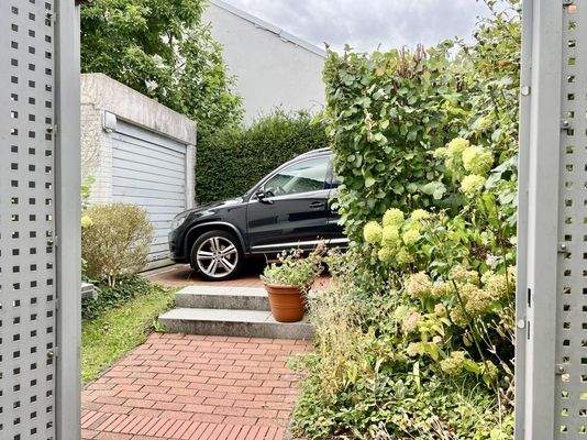 Durchgang zur Garage