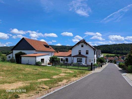 Einfamilienhaus mit Scheune + Garage