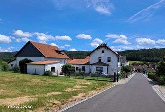 Einfamilienhaus mit Scheune + Garage