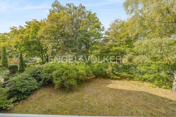 Blick vom Balkon ins Grüne 