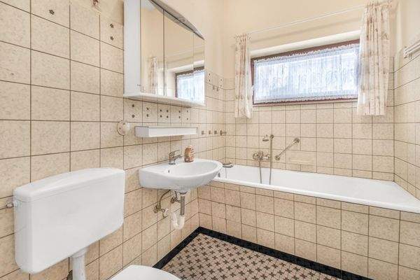 Badezimmer im Erdgeschoss