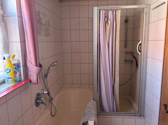 Badezimmer im OG