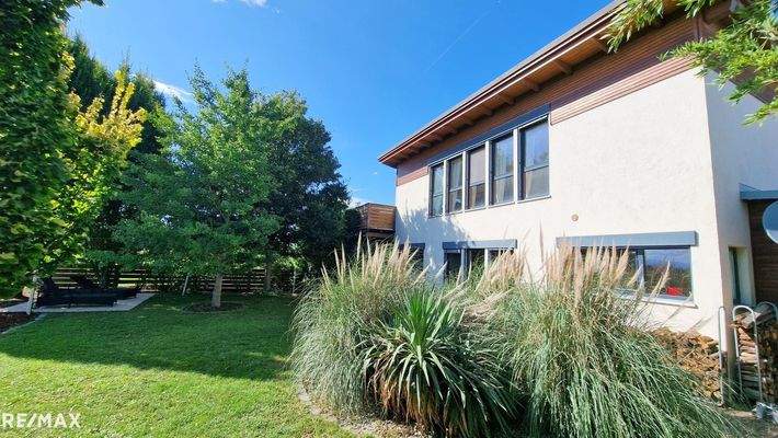 Haus aus Gartensicht