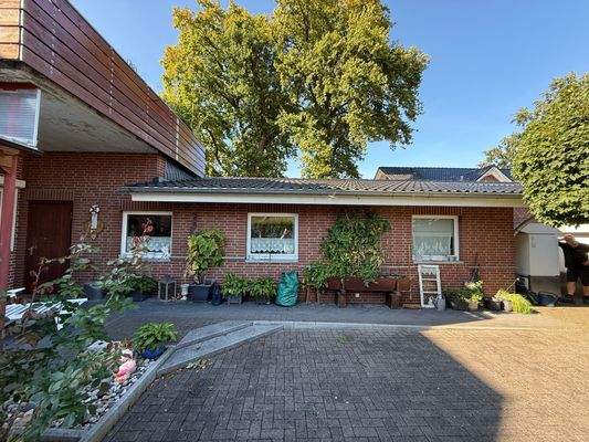 Wirtschafts-und Garagenanbau