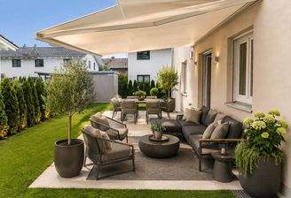 Terrasse mit Garten