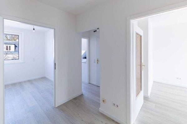 Blick ins Schlafzimmer -links-