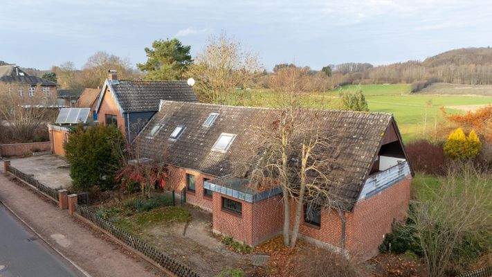 Seitlicher Blick auf das Gebäude