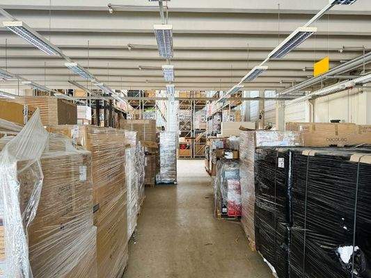 In der Logistikhalle (1)