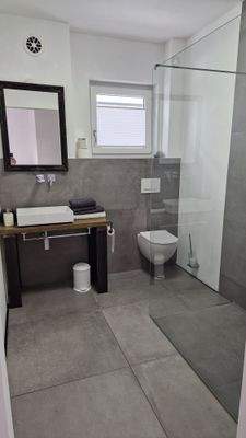 Bad kleine Wohnung Erdgeschoß.jpg