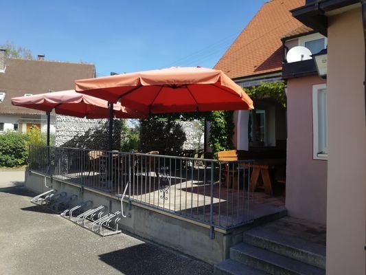 teilweise überdachte Terrasse.jpg