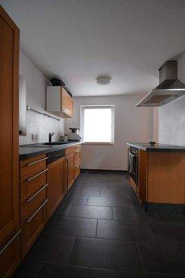 Blick vom Heizungsraum in die Küche