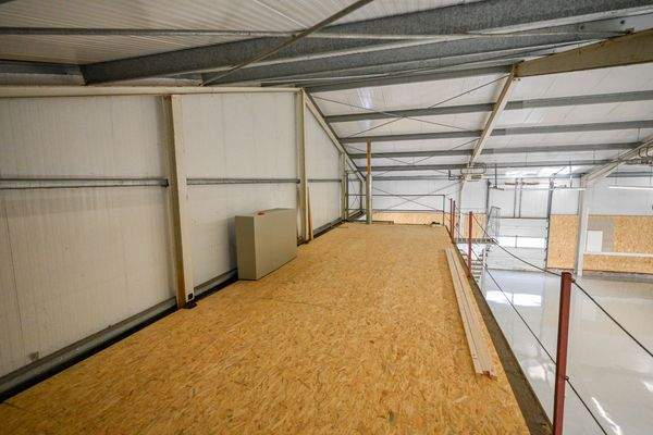 Lagerfläche über Sozialräume