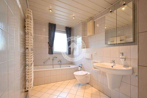 Badezimmer (Ansicht 1) 