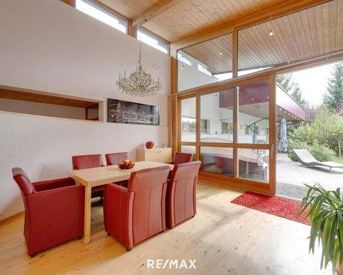 Essbereich mit Zugang zur Terrasse