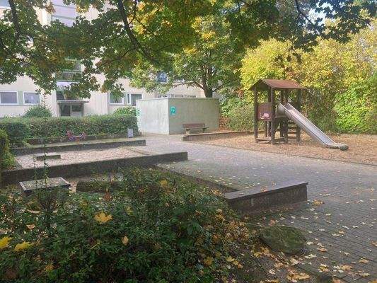 Spielplatz, direkt vor dem Haus