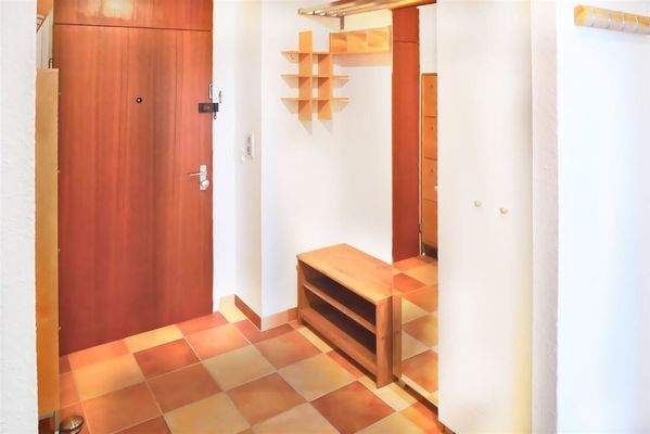 Eingang mit Garderobe