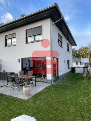 Terrasse und Rückansicht