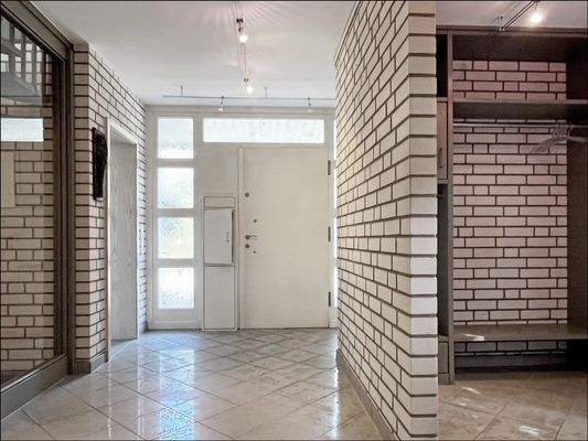 Großzügige und helle Diele