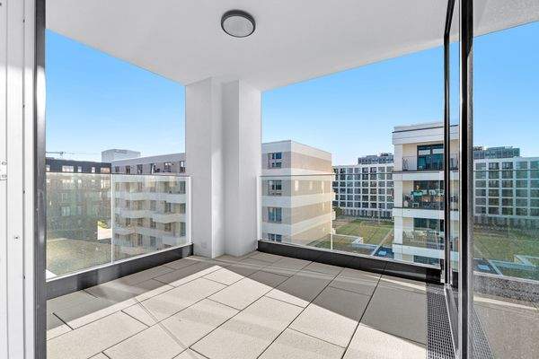 Große, sonnige Loggia