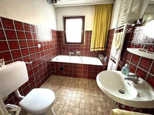 Tageslichtbad mit Wanne Erdgeschoss