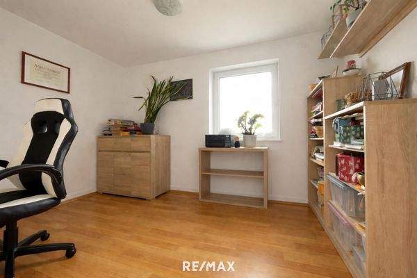 Kinderzimmer_KI-geräumt