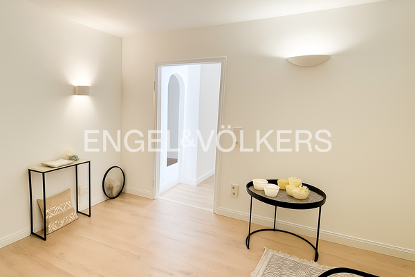 Wohnzimmer mit Blick in den Flur