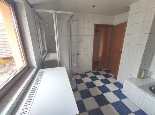 Bad mit Badewanne, Dusche und WaMa Anschlusss Bild 5