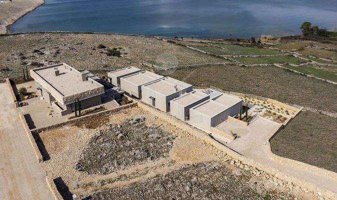 Luxusvilla in Traumlage – direkt am Meer!