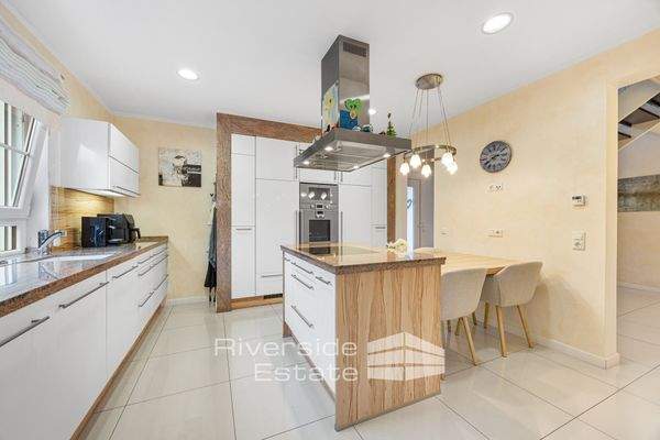 Küche mit Kochinsel