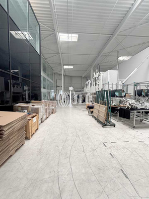 Innenansicht Halle - JLL