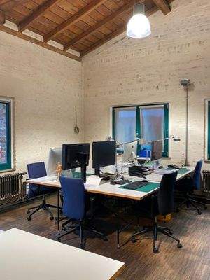 Schreibtischarbeitsplätze