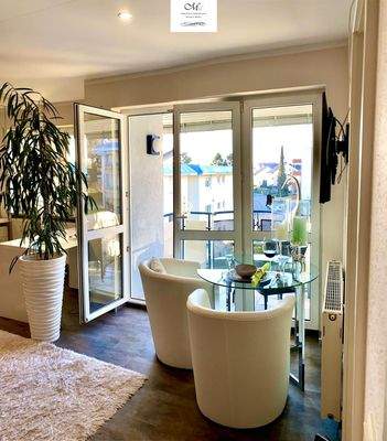 Wohnbereich mit Balkon Zugang 