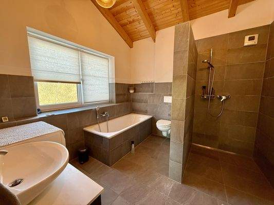 Bad der ELW der Gewerbehalle