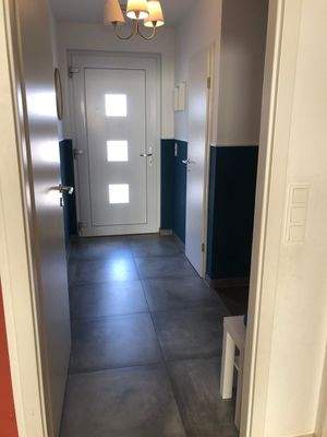 EG Flur Eingangstür.jpg