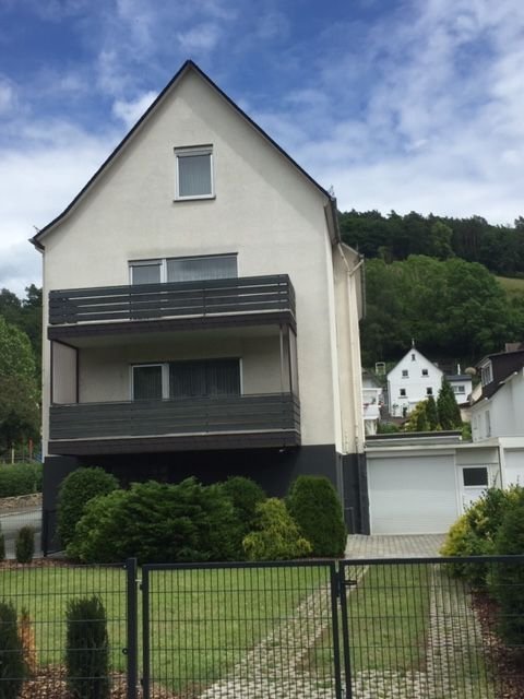 Schönes freistehendes 1-2 Familienhaus mit Terrasse, 2 Balkonen, Garten und 3 Garagen in Niederscheld gelegen