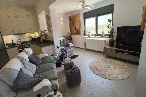 Kreta, Kalamitsi Amigdali: Charmantes kretisches Haus mit privatem Olivenhain und Bergblick zu verkaufen