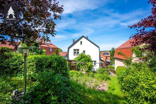 Blick vom Grundstück zum Haus