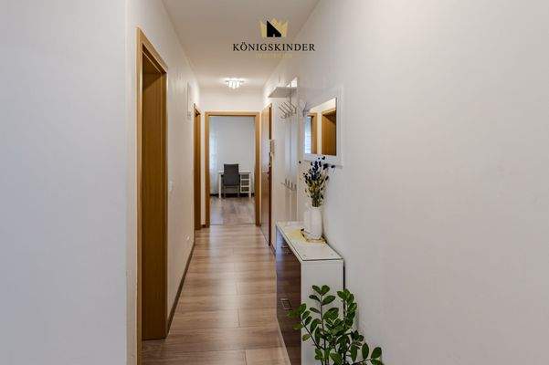 OG Flur und Garderobe