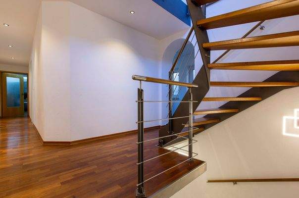 Blick ins Treppenhaus im OG